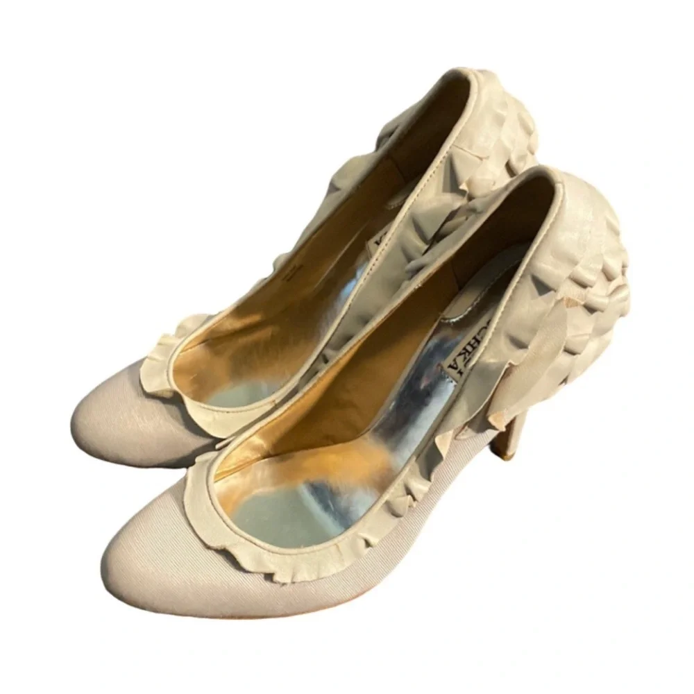 Badgley Mischka Leather Ruffle Stiletto 5” Heel Pumps . Size 9.